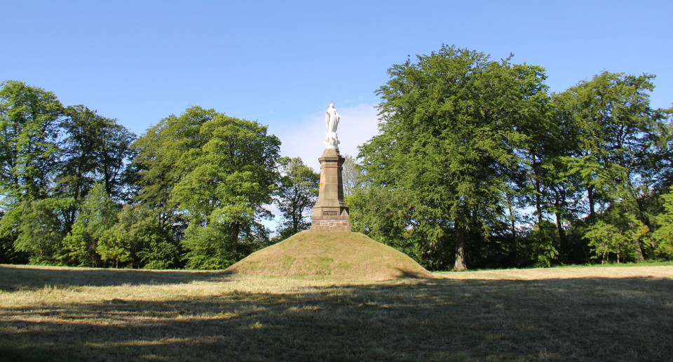 statue of our lady of the avenue at Stonyhurst